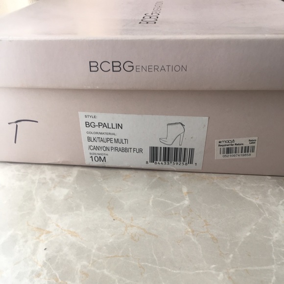 Black BCBGENERATION Bootie - Picture 4 of 8